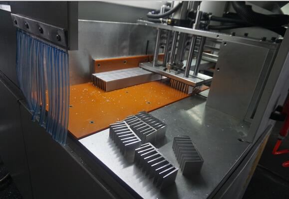 【常州】燈具照明行業(yè)需求DS-A450散熱器切割機(jī)，并稱之“贊”